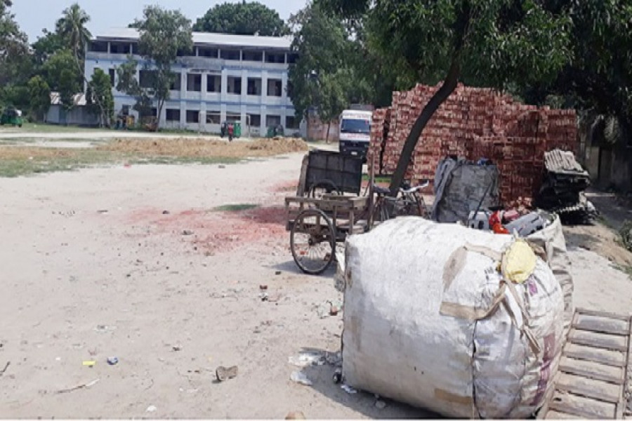 সরকার দলীয় নেতাদের দখলে কলেজের খেলার মাঠ