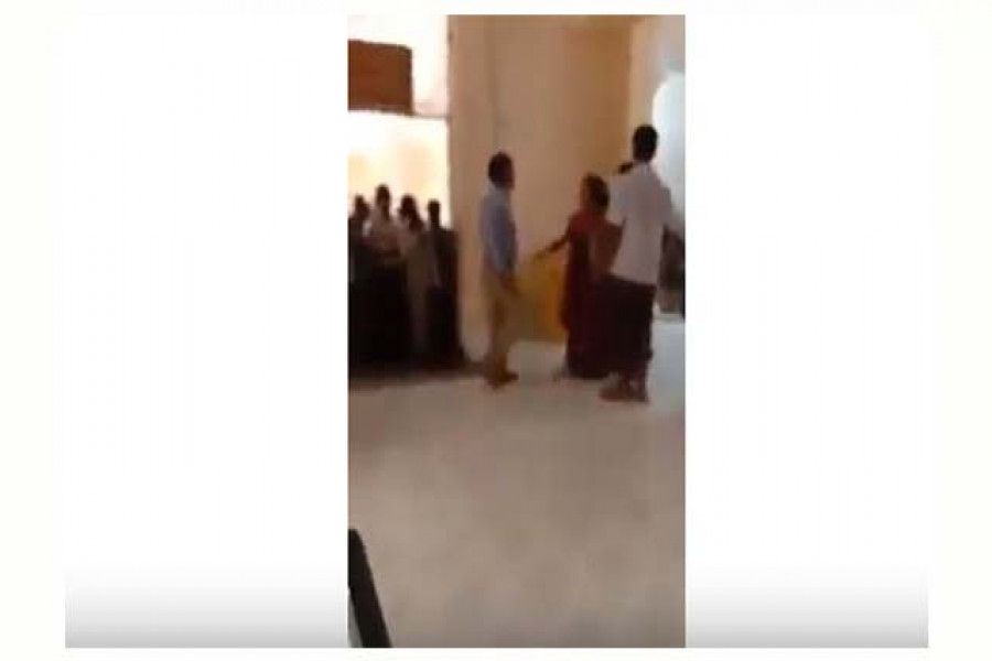 অসুস্থ মাকে হাসপাতালের বেডে তোলায় সন্তানকে পেটালেন ডাক্তার!