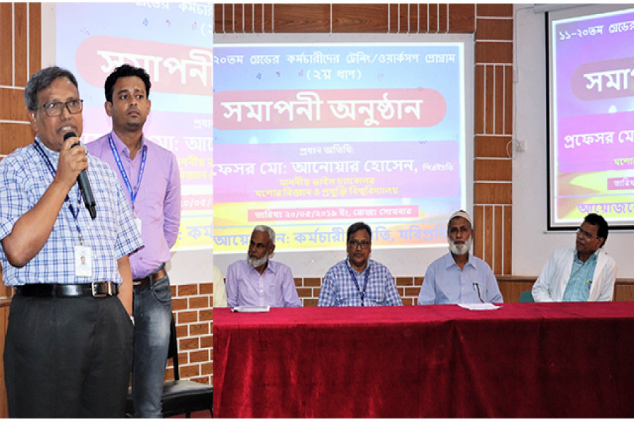 অনুষ্ঠানে বক্তব্য রাখছেন বিশ্ববিদ্যালয়ের উপাচার্য অধ্যাপক ড. মো. আনোয়ার হোসেন