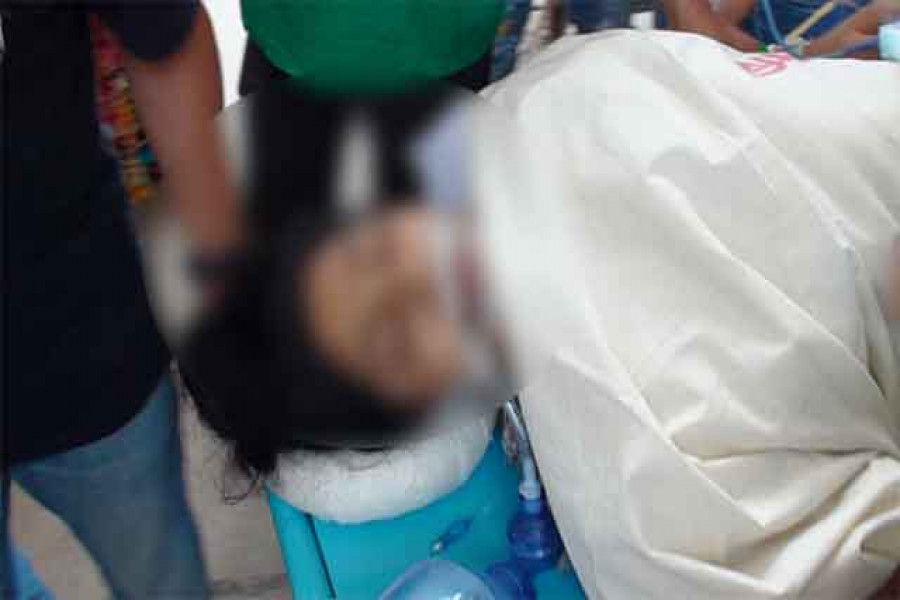 ভুল ইনজেকশনে মৃত্যুর মুখে বিশ্ববিদ্যালয় ছাত্রী