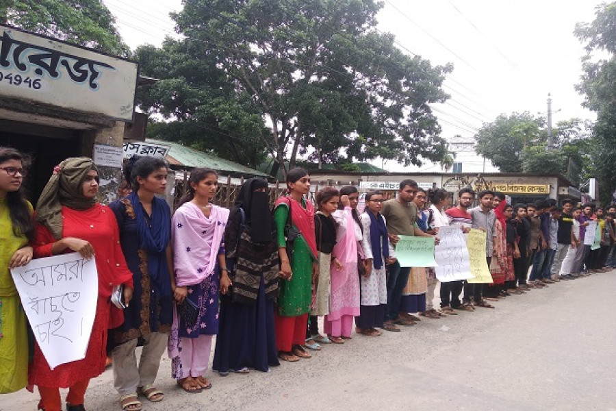 ভুল চিকিৎসায় জীবনসংকটে শিক্ষার্থী, অভিযুক্তদের বিচারের দাবি