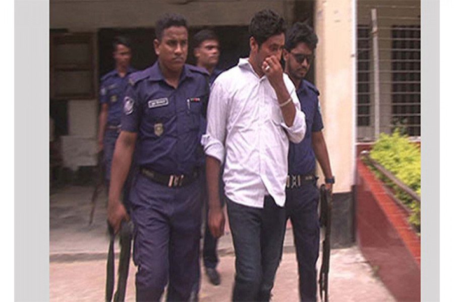 মোবাইলে প্রাথমিক নিয়োগের প্রশ্ন, যুবক আটক