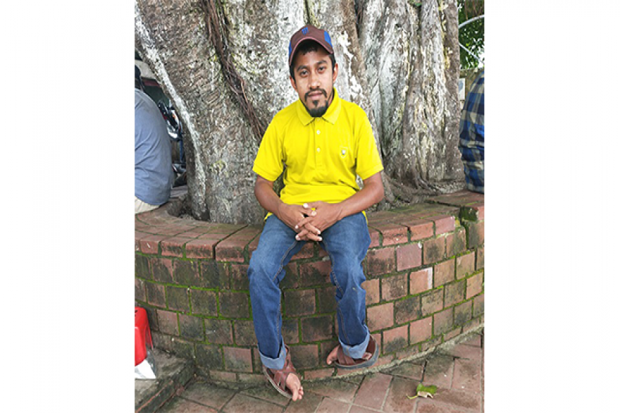 অনার্স তৃতীয় বর্ষের শিক্ষার্থী সুজিৎ শর্মা