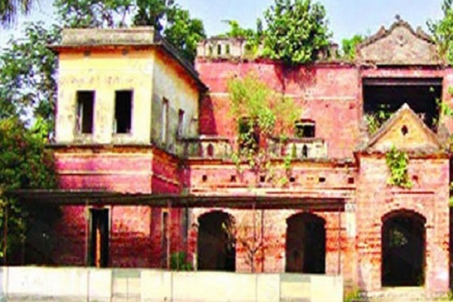 ভাঙা হচ্ছে না রাজবাড়ীর সেই স্কুল ভবন