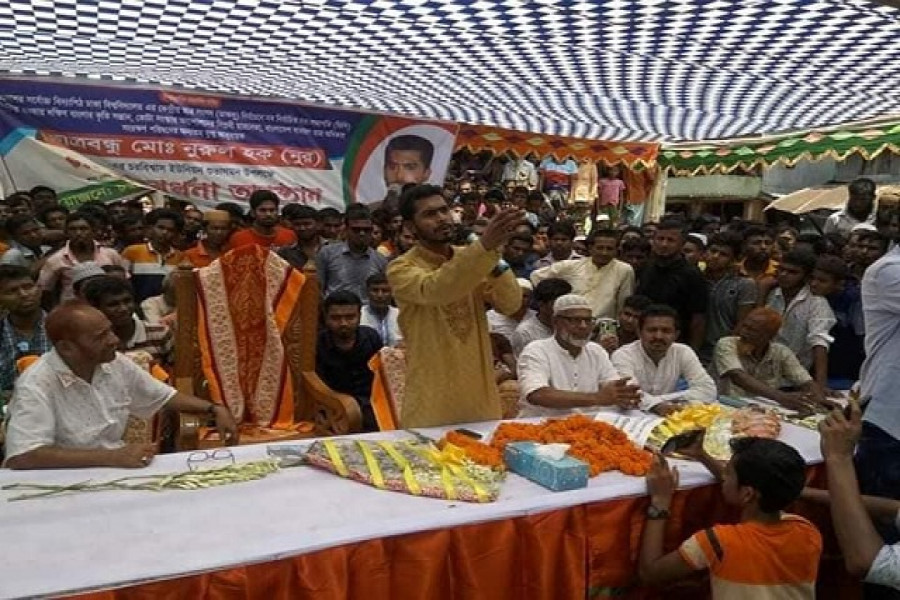 নিজের সংরক্ষিত চেয়ারে বাবাকে বসালেন ভিপি নুর!