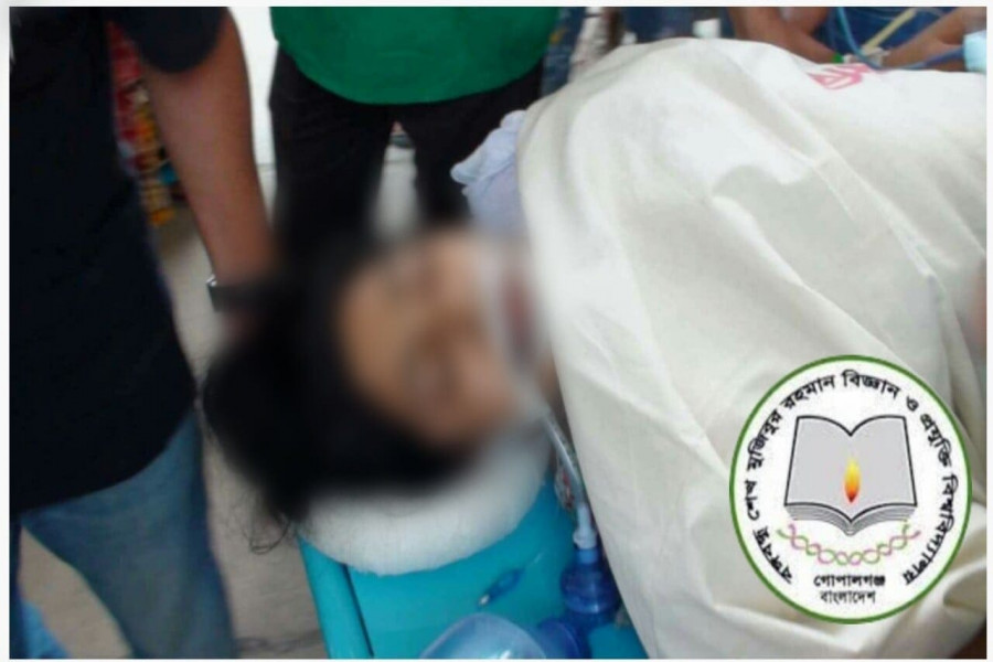 ভুল চিকিৎসায় আইসিইউতে বিশ্ববিদ্যালয় শিক্ষার্থী মুন্নির ঈদ