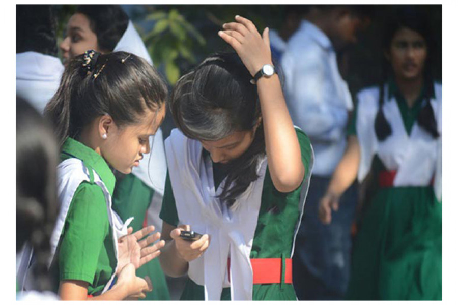 মাধ্যমিকে ঝরে পড়ার হার কমছেই না, মেয়েদের সংখ্যা বেশি