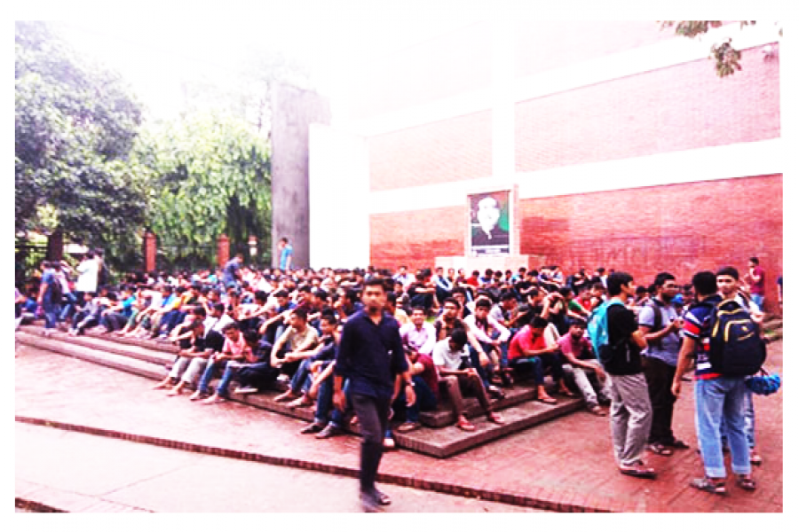 আজও আন্দোলনে বুয়েট শিক্ষার্থীরা, সাক্ষাৎ পাননি ভিসির