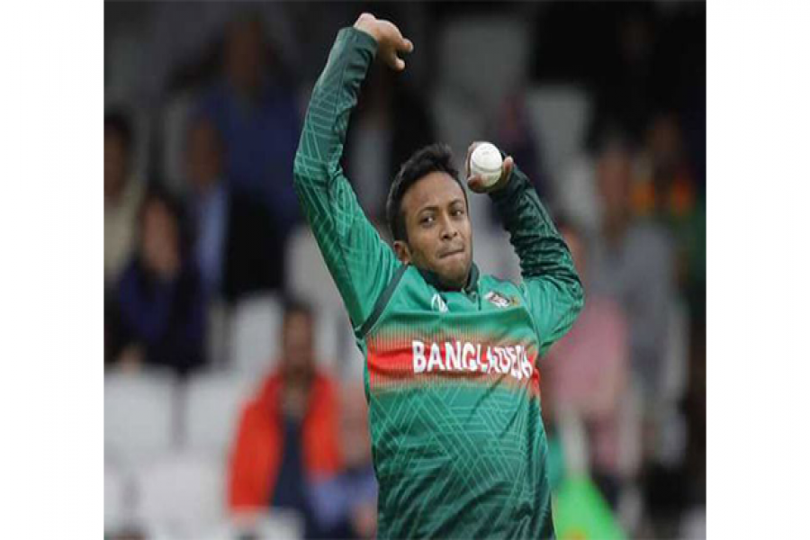 বিপদজনক হয়ে ওঠা লুইকে ফেরালেন সাকিব