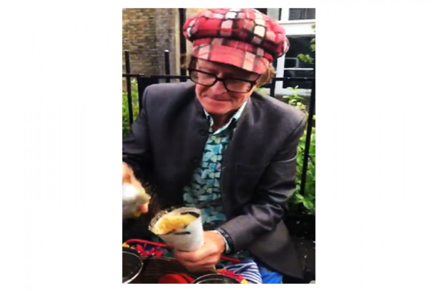 ক্রিকেট বিশ্বকাপে ঝালমুড়িওয়ালার ভিডিও ভাইরাল