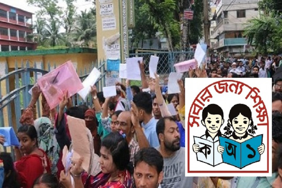 পরীক্ষা কেন্দ্রে ঢুকতে দিল না পুলিশ, প্রতিবাদের ফল লাঠিপেটা