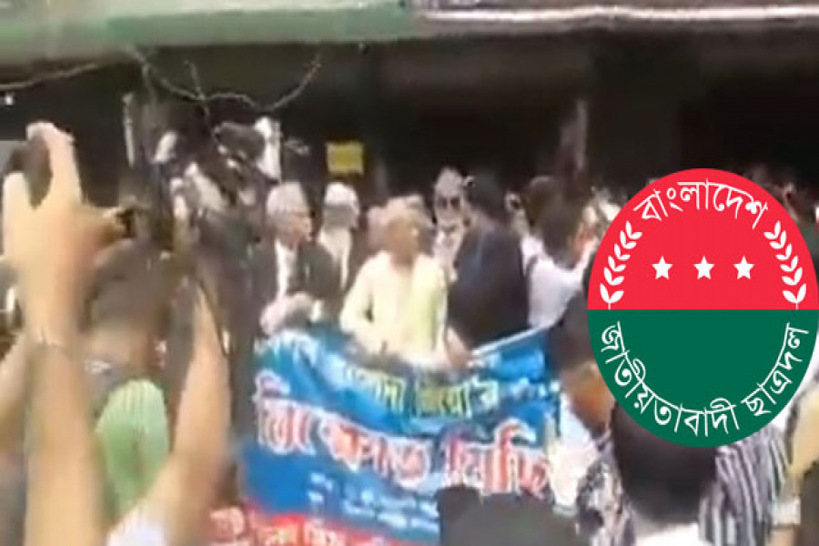 ছাত্রদল নেতাকর্মীদের হাতে লাঞ্ছিত রিজভী 