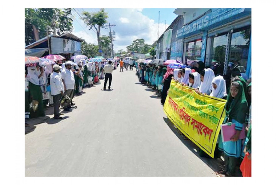 শিক্ষক মারধরের ঘটনায় অপরাধী গ্রেফতারে ২৪ ঘণ্টার আল্টিমেটাম