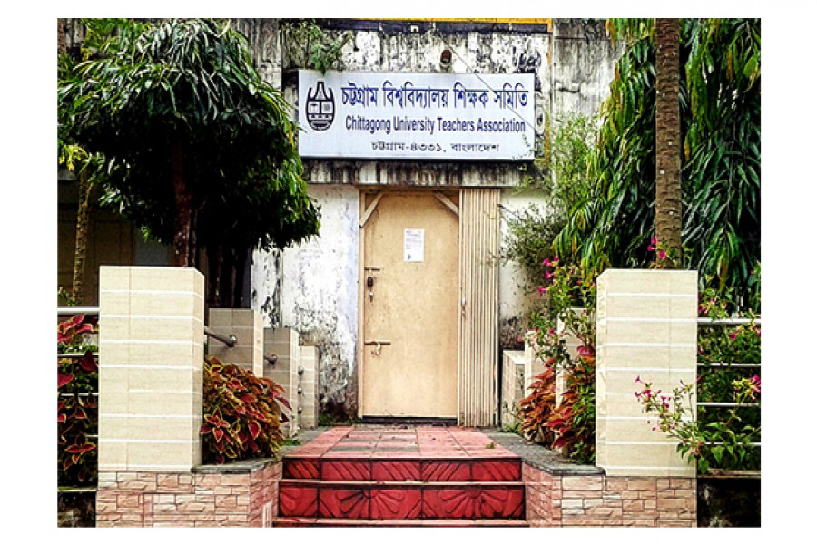 চবি শিক্ষকের বাড়িতে সন্ত্রাসী হামলা, শিক্ষক সমিতির নিন্দা