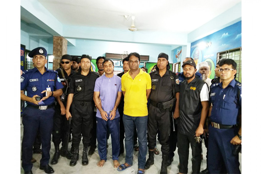 ছাত্রীদের যৌন নির্যাতনের পর ভিডিও ধারণ, শিক্ষক আটক