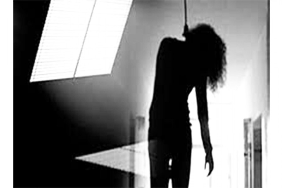 প্রেমঘটিত কারণে গলায় ওড়না পেঁচিয়ে স্কুল ছাত্রীর আত্মহত্যা