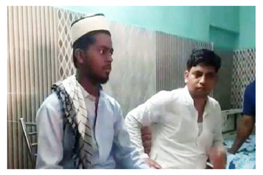 এবার টুপি পরায় ভারতে মুসলিম কিশোরকে বেধড়ক মারধর