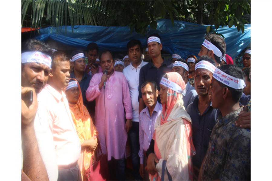 অনশনরত বেসরকারি প্রাথমিক শিক্ষকরা