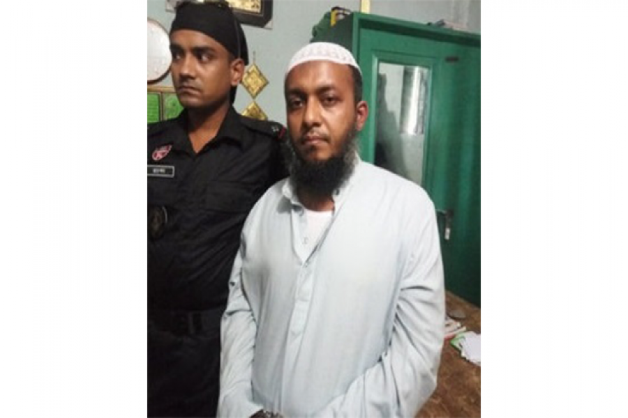 এবার ১০ শিক্ষার্থীকে ধর্ষণের অভিযোগে মাদ্রাসা অধ্যক্ষ আটক