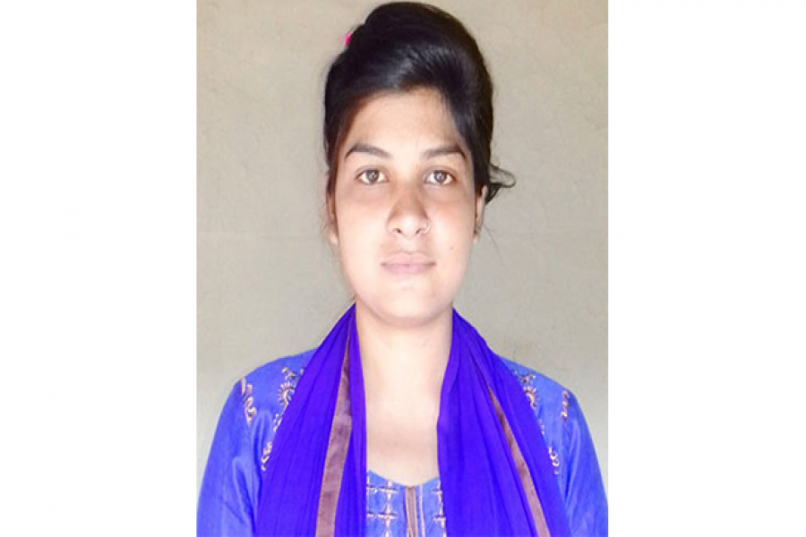 মায়ের দেওয়া ২০০ টাকায় সাদিয়া এখন পুলিশ!