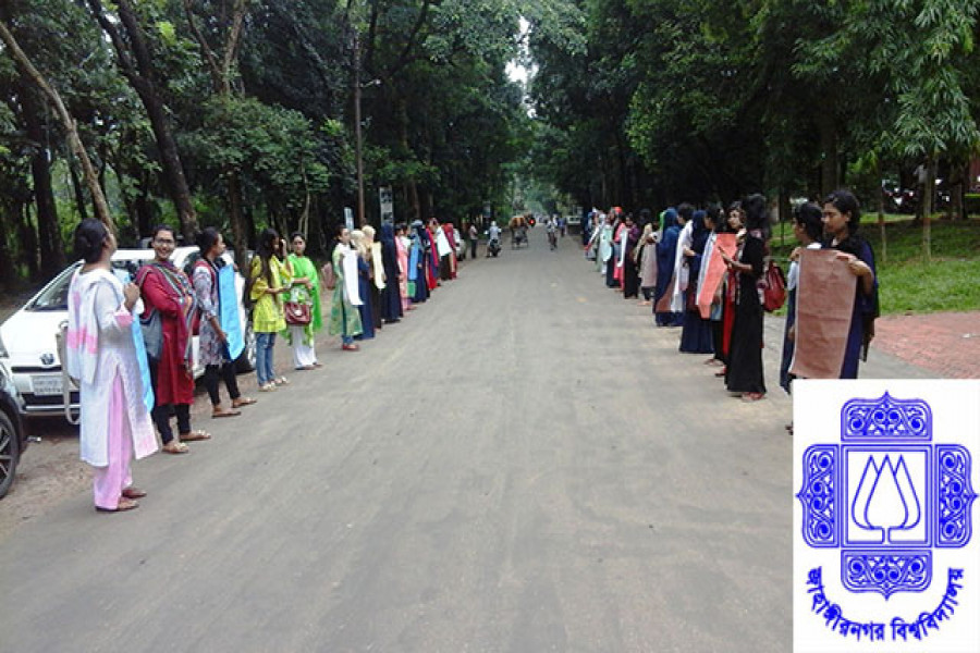 আঠারো মাসেও গণরুমে জাবি ছাত্রীরা