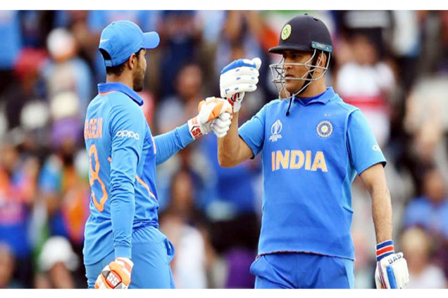 ভারতকে ফাইনালের স্বপ্ন দেখাচ্ছে ধোনি-জাদেজা