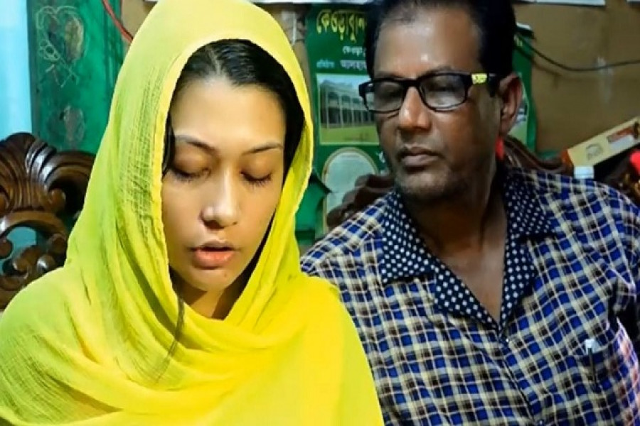 সংবাদ সম্মেলনে মিন্নি