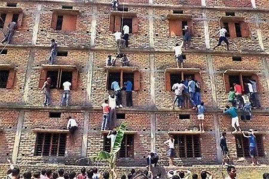 পরীক্ষায় নকলের নতুন রেকর্ড, ৯৫৯ জনের খাতায় একই উত্তর!