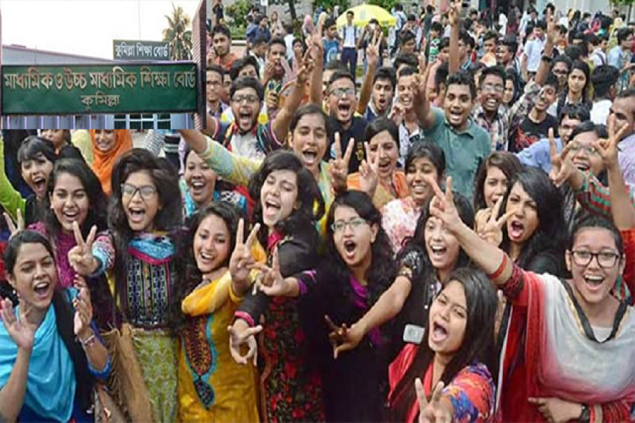 কুমিল্লা বোর্ডে বেড়েছে পাসের হার, এগিয়ে মেয়েরা