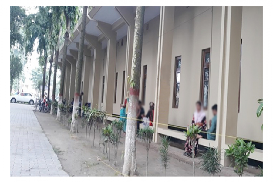 রাবিতে দিনে-দুপুরে ছাত্র-ছাত্রীর অশ্লীল কাজ, দেখে লজ্জা পেলেন প্রক্টর