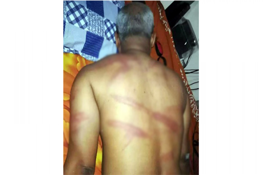 বাবাকে মারধর, ভয়ে স্কুলে যাচ্ছে না দুই সন্তান 