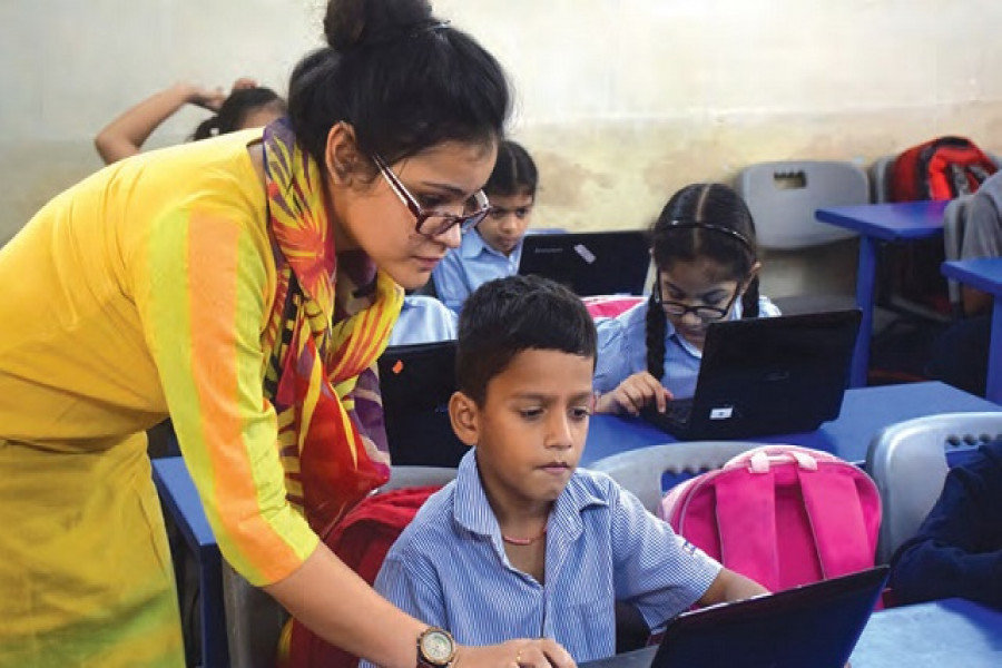 ভারতে প্রাথমিক শিক্ষকদের বেতন ৮ হাজার টাকা বাড়ল