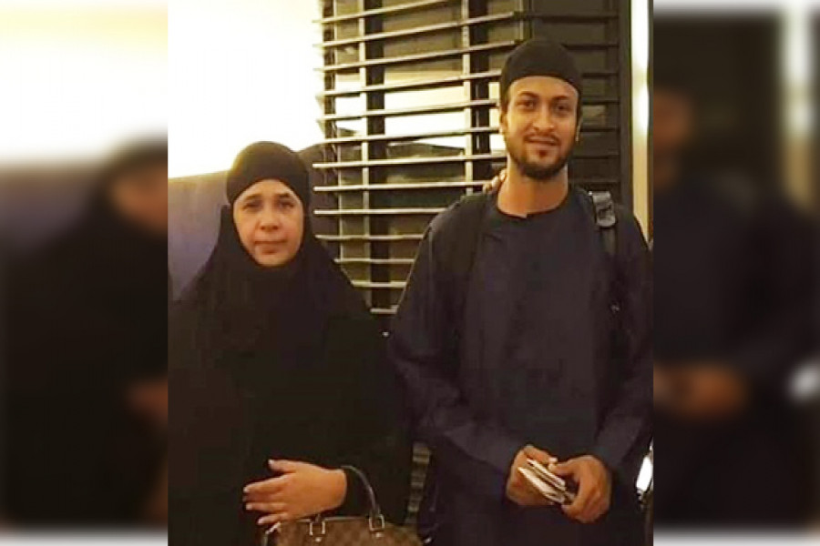 এবার মাকে নিয়ে হজে যাচ্ছেন সাকিব