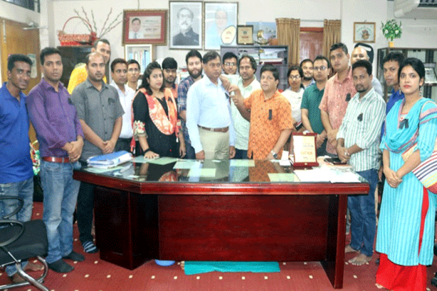 বশমুরবিপ্রবি’তে কালো ব্যাচ ধারণ কর্মসূচী 