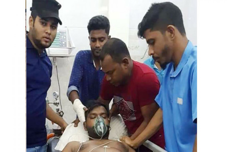 সাতক্ষীরায় ছাত্রলীগ নেতা গুলিবিদ্ধ