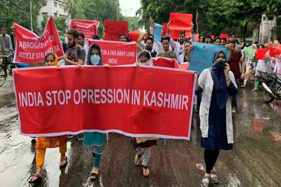  ঢাবিতে কাশ্মীরি শিক্ষার্থীদের বিক্ষোভ