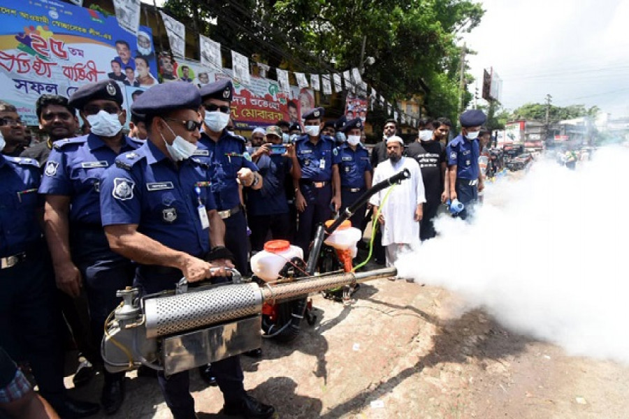 ০১৭৪১-০৯৮৭০০ নম্বরে কল করলেই মিলবে ডেঙ্গু নিধনে পুলিশি সেবা