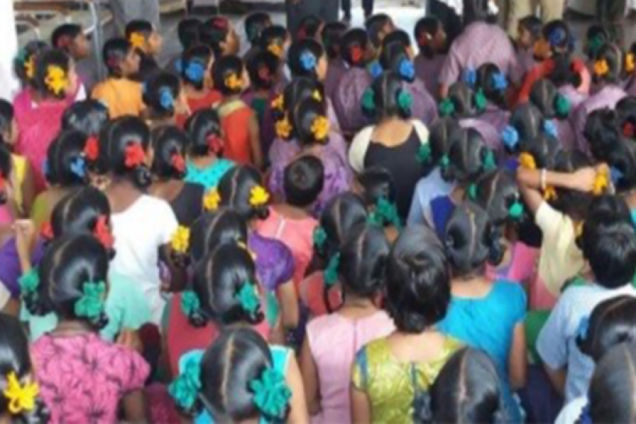 অতিরিক্ত পানি খরচ, দেড়শ ছাত্রীকে ন্যাড়া করে দিলেন প্রধান শিক্ষক!