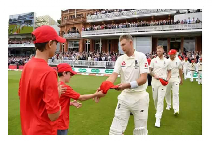 লাল রঙে সেজেছে লর্ডস