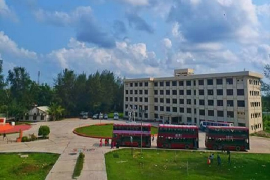 ছবিতে নোয়াখালী বিজ্ঞান ও প্রযুক্তি বিশ্ববিদ্যালয়