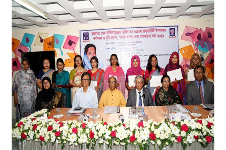 স্বর্ণপদকসহ বৃত্তি পেলেন ঢাবির ৭ ছাত্রী