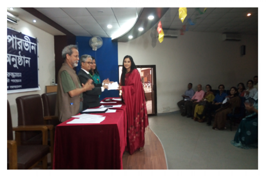 অধ্যাপক সিতারা পারভীন পুরস্কার পেলেন ১০ শিক্ষার্থী