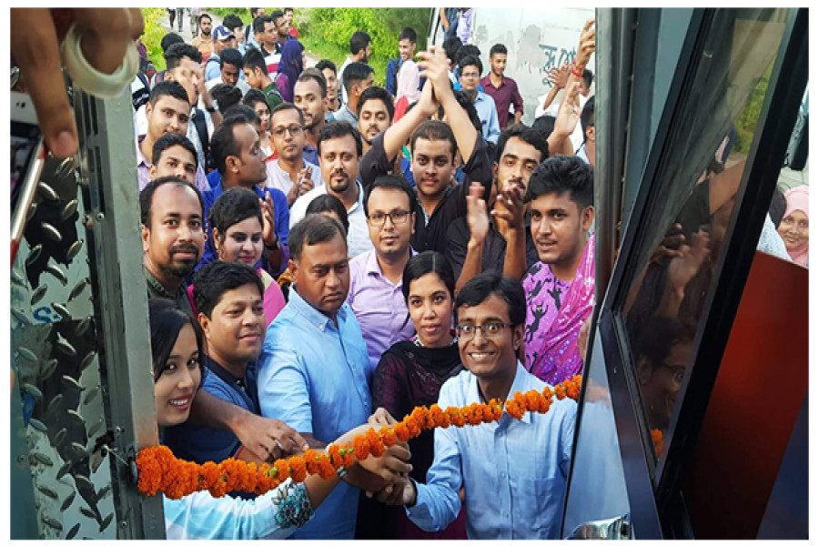 বশেমুরবিপ্রবিতে নতুন ছয় জেলায় বাস সার্ভিস উদ্বোধন