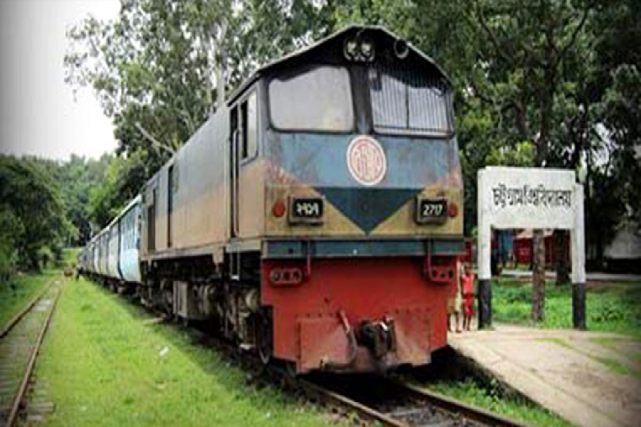 উত্তপ্ত চবিতে ছাত্রলীগের অনির্দিষ্টকালের অবরোধ, শাটল ট্রেন বন্ধ