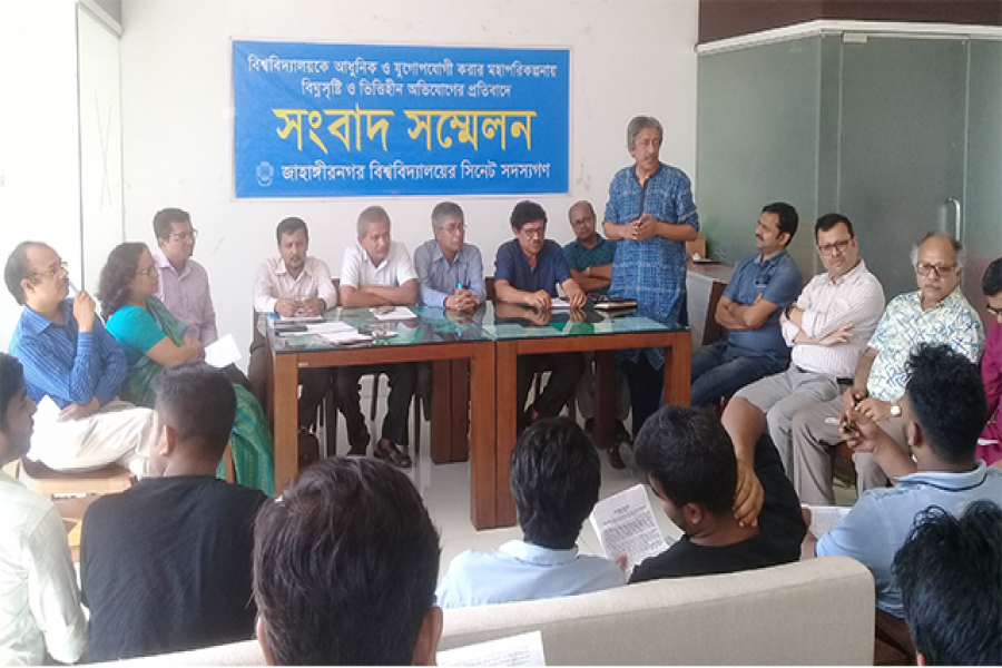 জাবিতে প্রকল্প বিতর্ক তুঙ্গে, এবার জড়ালেন সিনেটররা