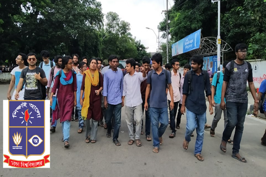 নিয়োগে অনিয়মের বিরুদ্ধে রোকেয়া হলের ছাত্রীদের বিক্ষোভ (ভিডিও)