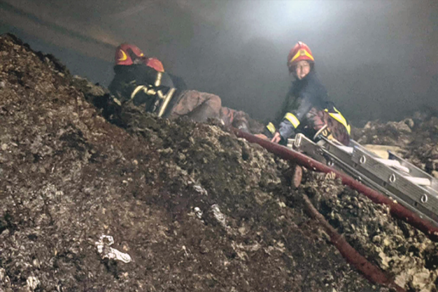 আশুলিয়ায় সুতার কারখানায় আগুন