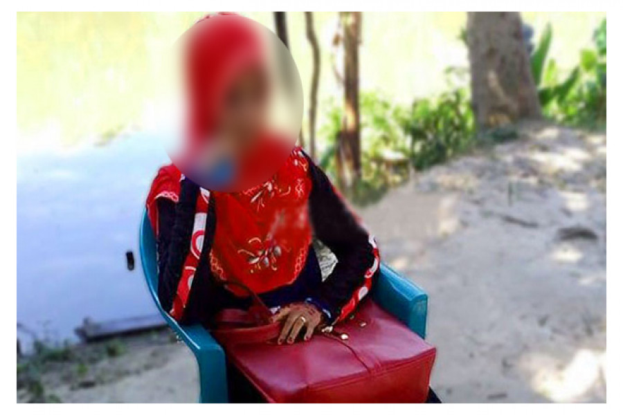 ছাত্রলীগ নেতার বাড়িতে বিয়ের দাবিতে তরুণীর অনশন