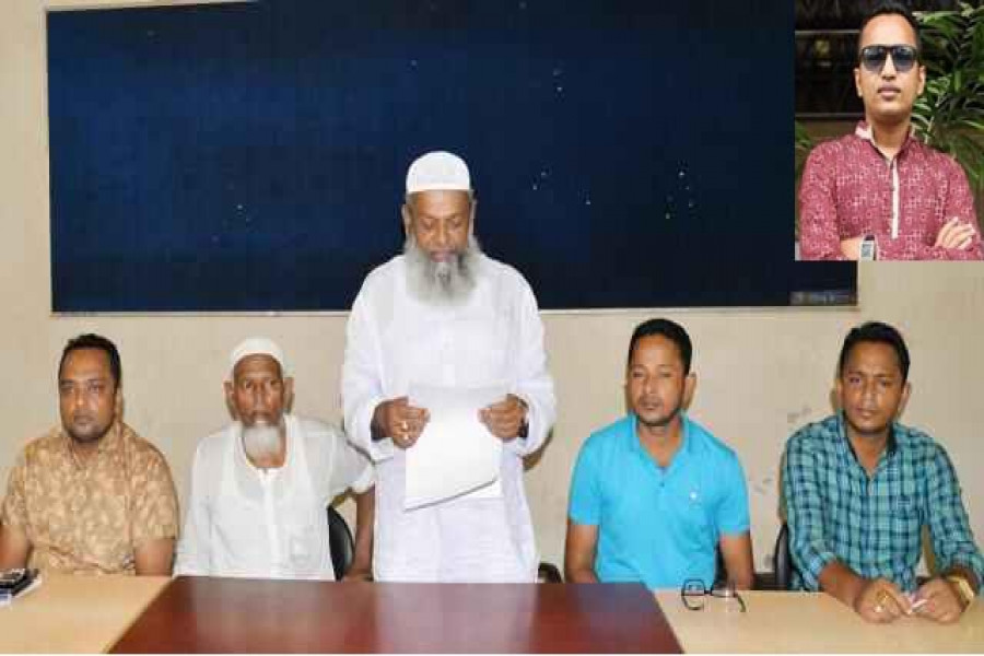 ইনসেটে শ্রাবণ। সংবাদ সম্মেলনে তাঁর বাবা