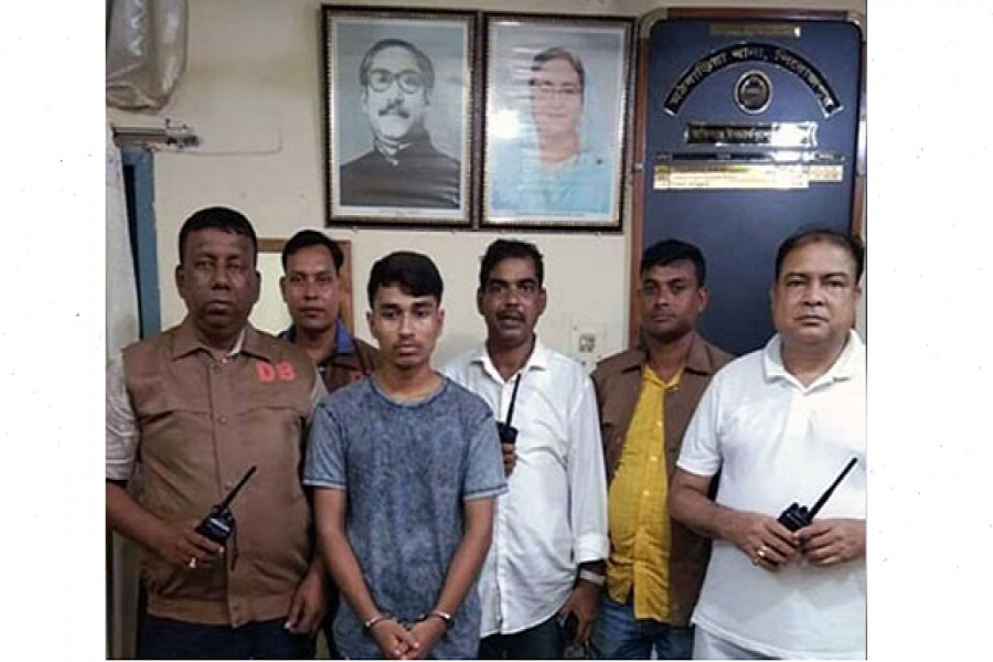 ছাত্রীকে ধর্ষণ করে ভিডিও ছড়িয়ে দেওয়ার হুমকি